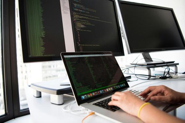 26歲嫁49歲再婚聶衛平！伴丈夫抗癌走21年，坎坷和眼淚都是愛！