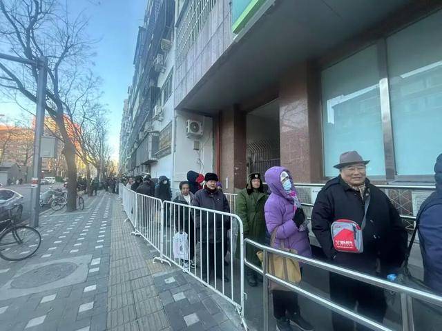 《丙午年》馬年生肖郵票今日開售！有人連夜排隊——