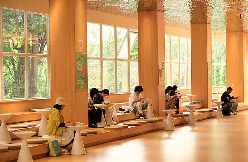 2025影像盤點 | 光影為筆，定格百態——攝影師 龔曼子