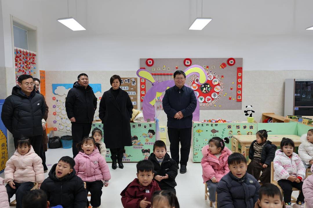 東明縣舞蹈家協會攜手信華東院 向第九小學律動幼兒園捐贈玩教具