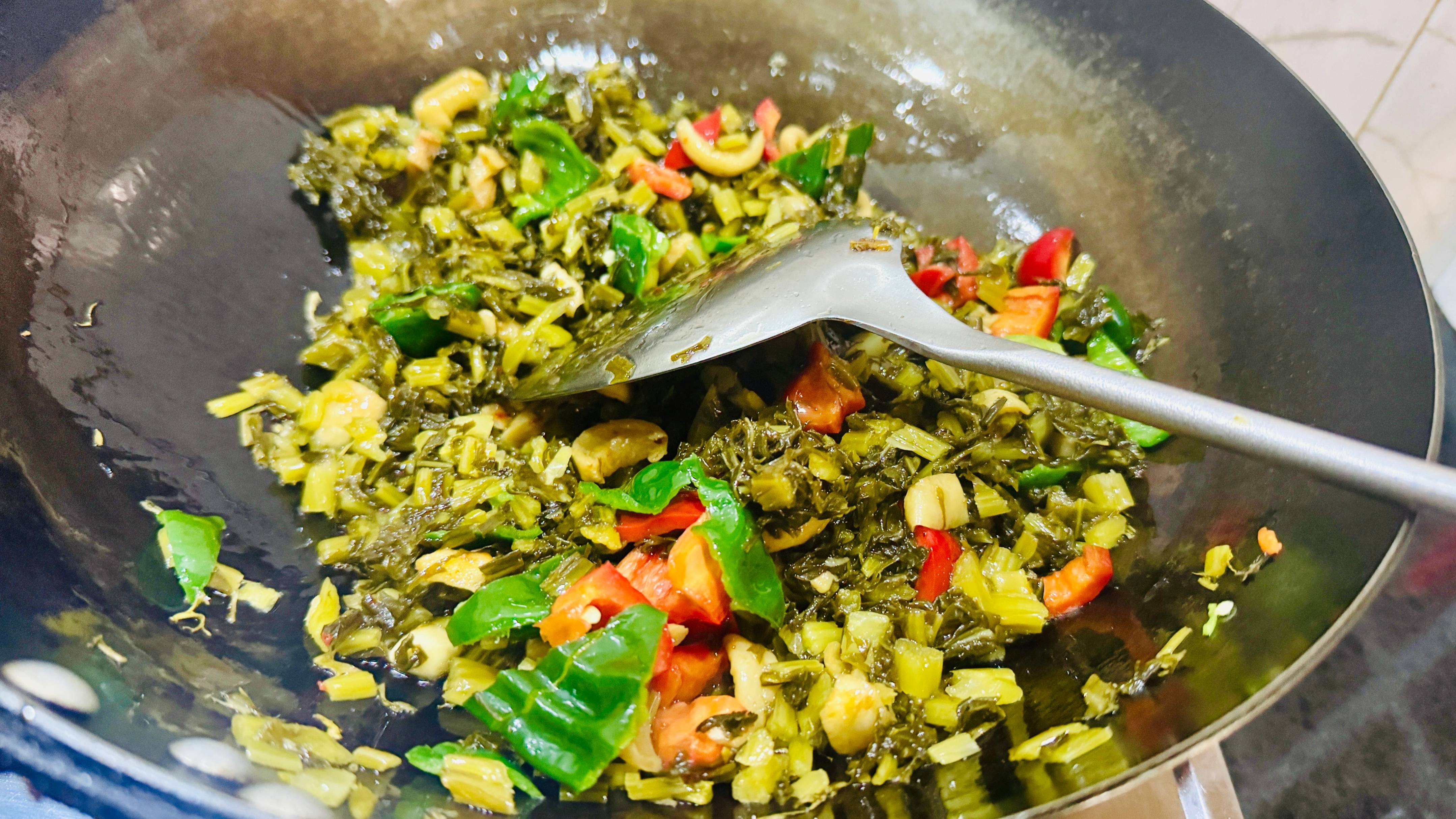 原創懶人週末菜譜：零失敗肉丸菠菜湯，暖胃又省心