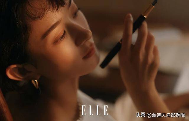 原創趙麗穎開年王炸！三登 ELLE 二月刊，復古光影裡藏著女性力量的答案