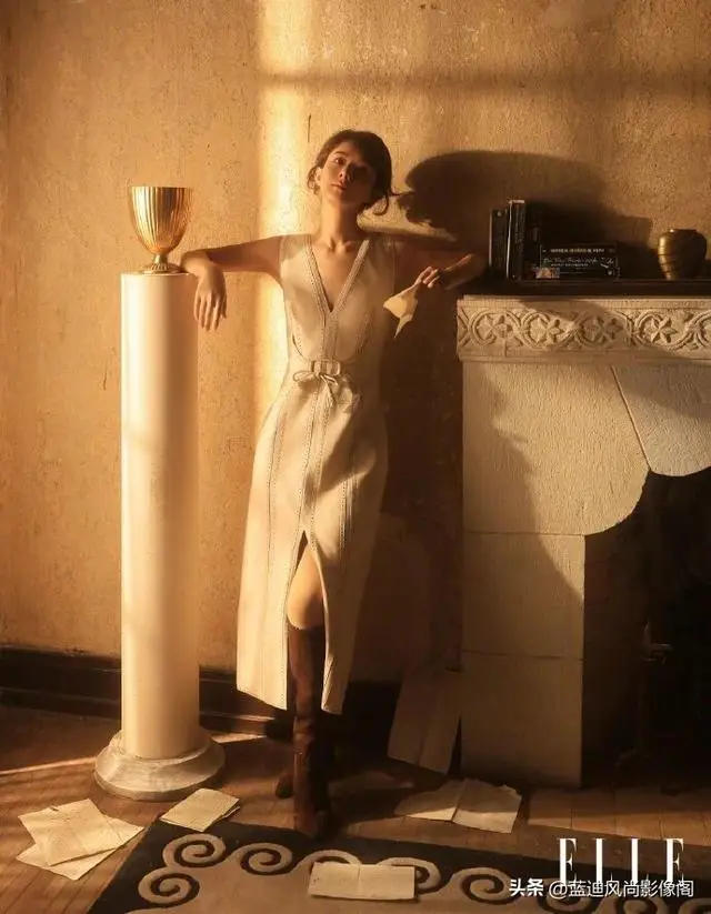 原創趙麗穎開年王炸！三登 ELLE 二月刊，復古光影裡藏著女性力量的答案