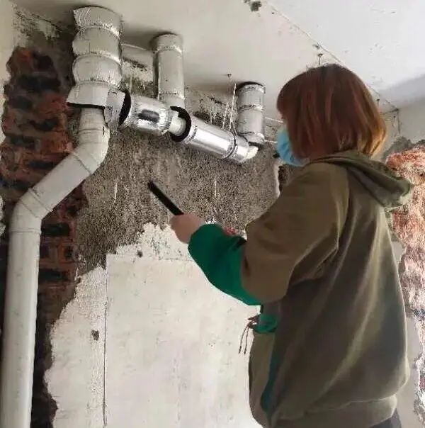 鶴崗「房產一哥」，轉行擦邊背後