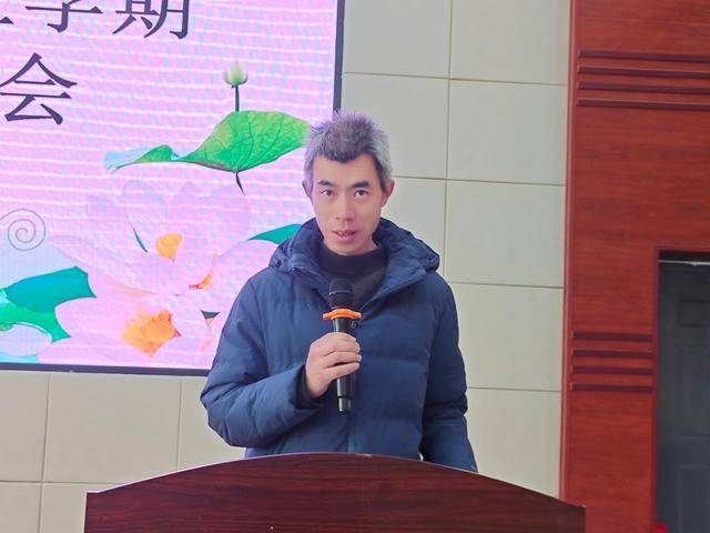 鄭州高新區蓮花街小學召開工作述職報告會