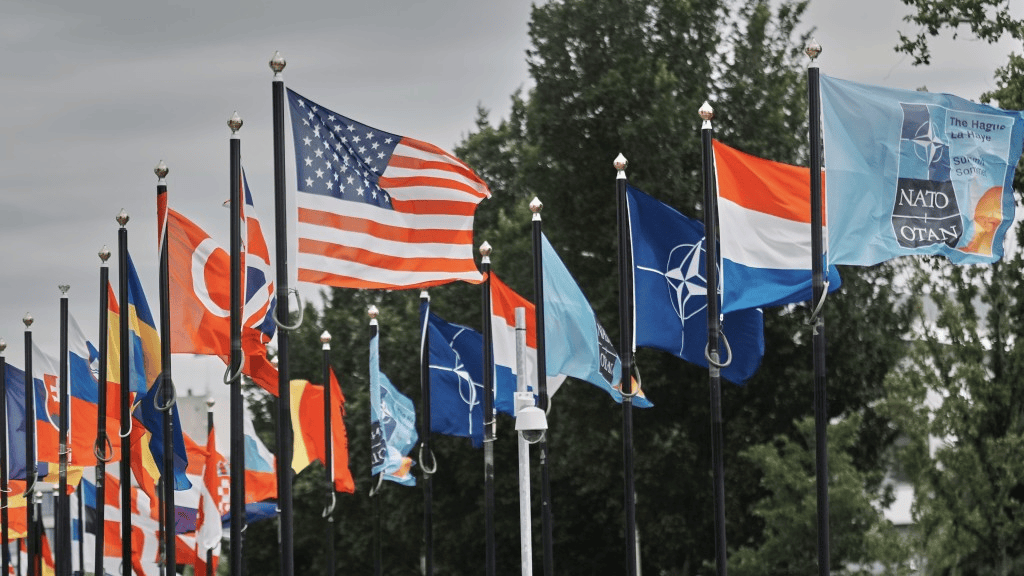 汽車業失血，軍火單續命