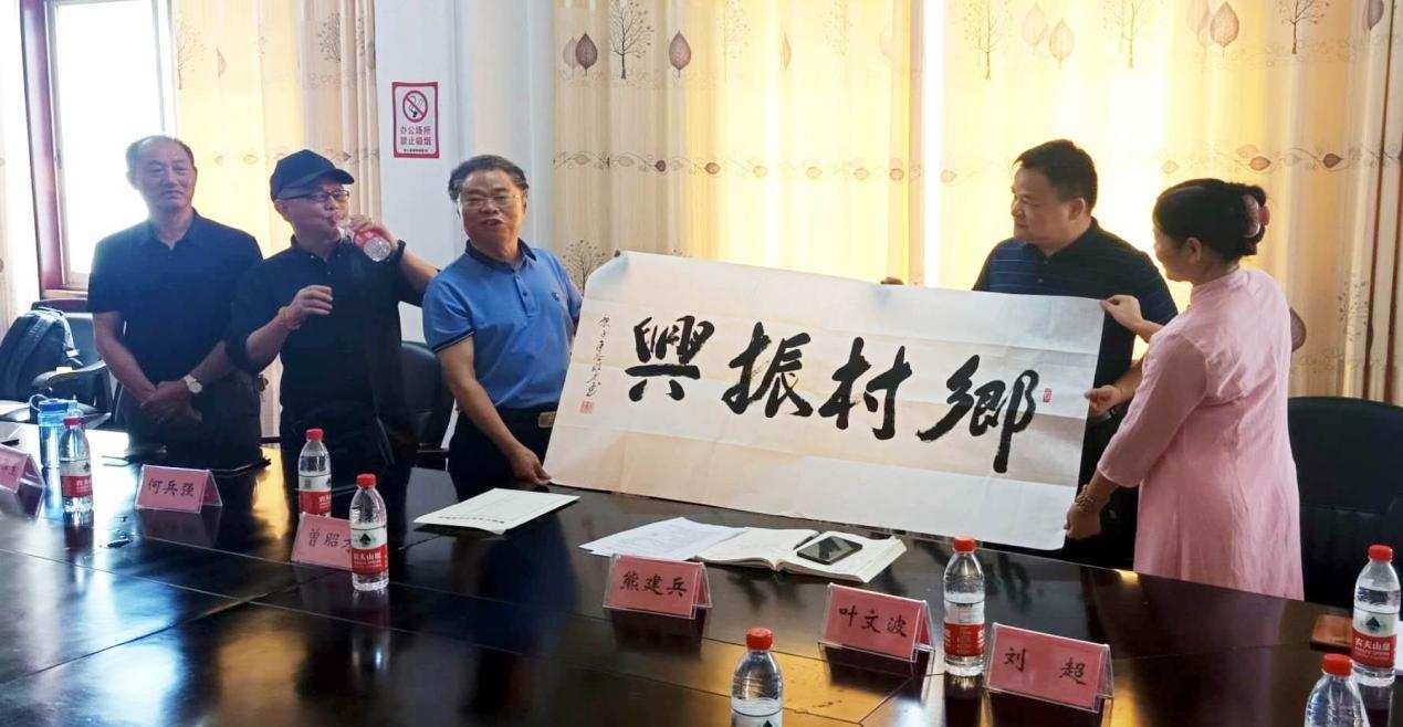 紮根人民 書法“五進”——曾昭才先生的藝術堅守與人民情懷